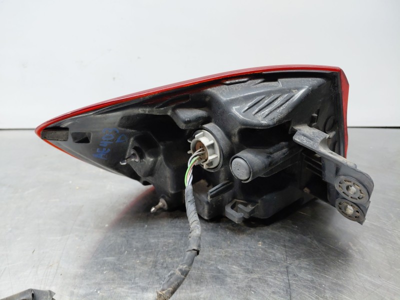 Recambio de piloto trasero derecho para kia ceed sportswagon hybrid referencia OEM IAM 92402J7150  