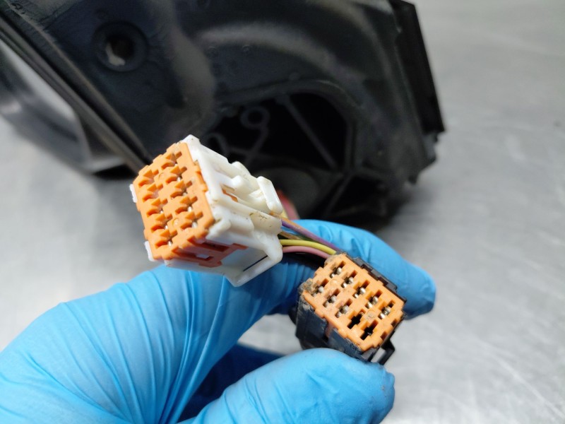 Recambio de retrovisor izquierdo para peugeot 3008 gt line referencia OEM IAM 1635224480  