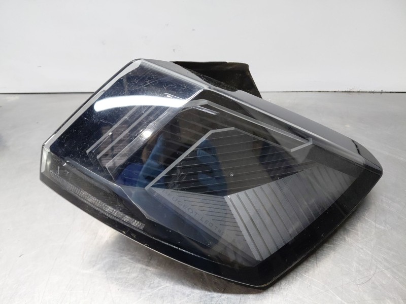 Recambio de piloto trasero derecho para peugeot 3008 active referencia OEM IAM 9836231180  