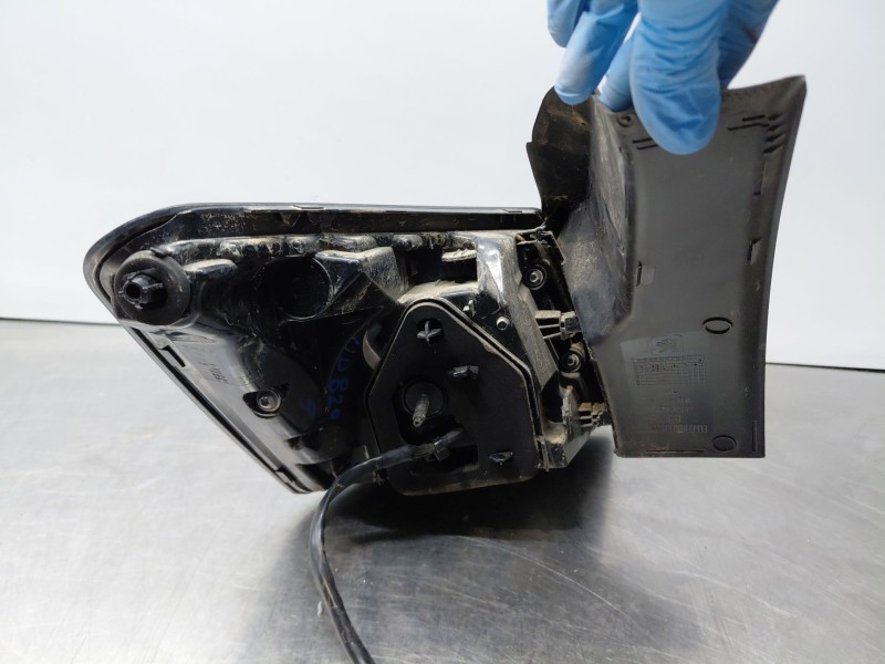 Recambio de piloto trasero derecho para peugeot 3008 active referencia OEM IAM 9836231180  