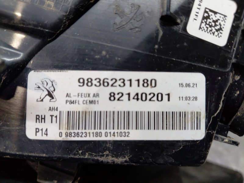 Recambio de piloto trasero derecho para peugeot 3008 active referencia OEM IAM 9836231180  