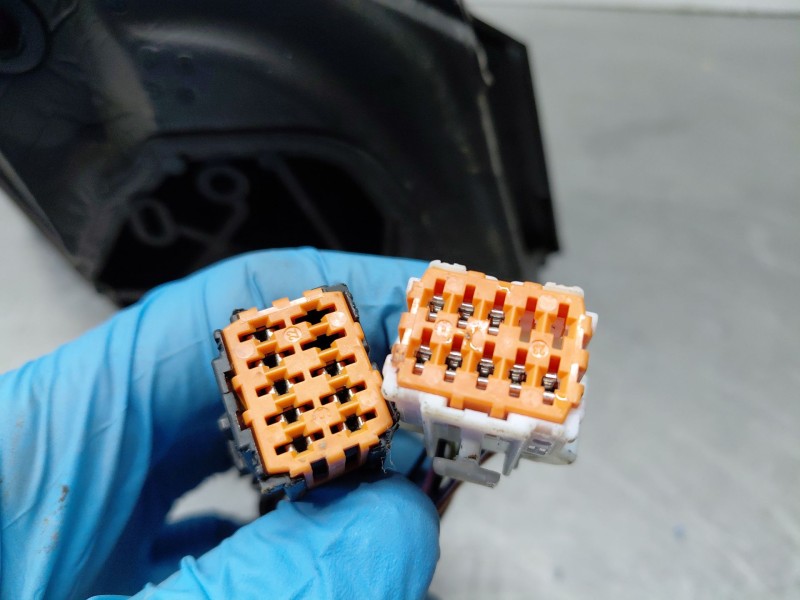 Recambio de retrovisor izquierdo para peugeot 3008 active referencia OEM IAM 1635224180  