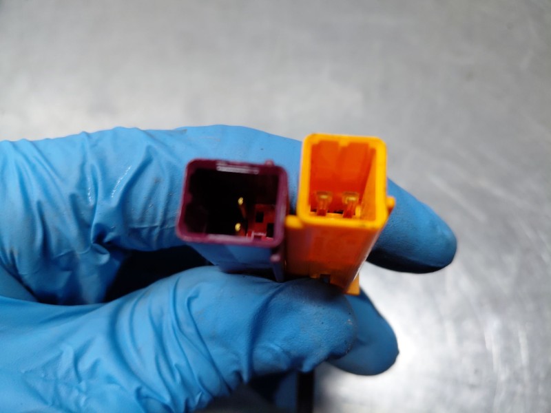 Recambio de pretensor airbag izquierdo para ford focus berlina (cap) ghia referencia OEM IAM   