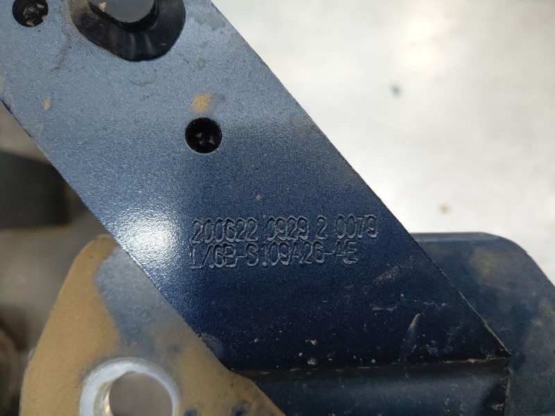 Recambio de refuerzo paragolpes delantero para ford kuga ecoblue referencia OEM IAM   