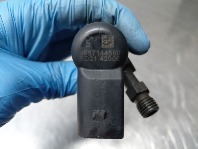 Recambio de inyector para peugeot 307 cc (s2) sport referencia OEM IAM   