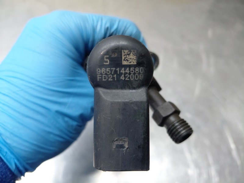 Recambio de inyector para peugeot 307 cc (s2) sport referencia OEM IAM   