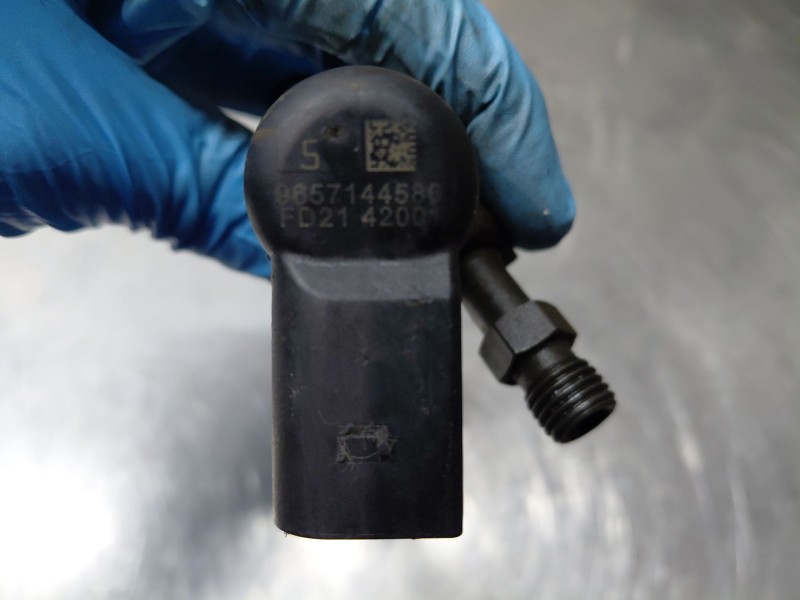 Recambio de inyector para peugeot 307 cc (s2) sport referencia OEM IAM   