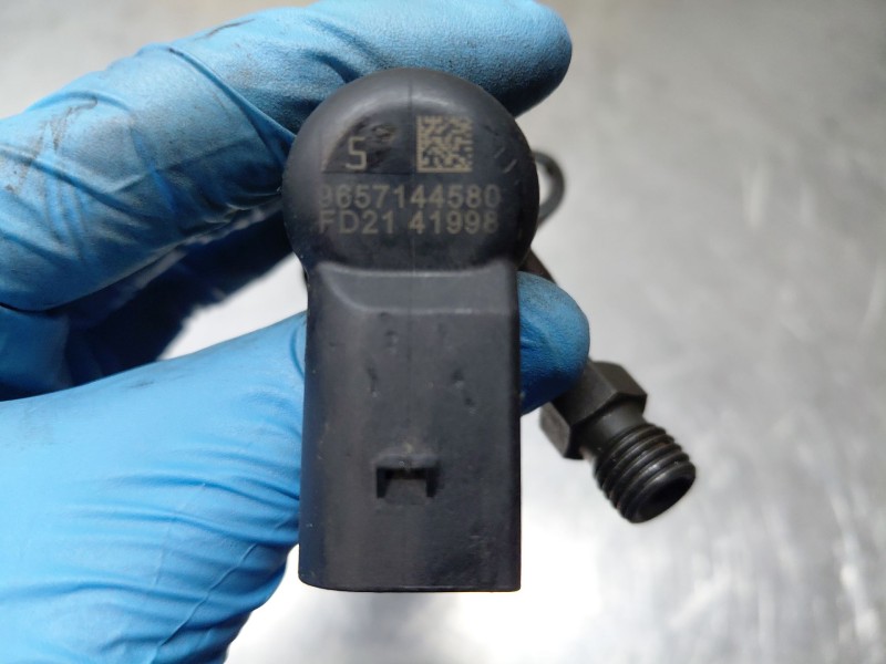 Recambio de inyector para peugeot 307 cc (s2) sport referencia OEM IAM   