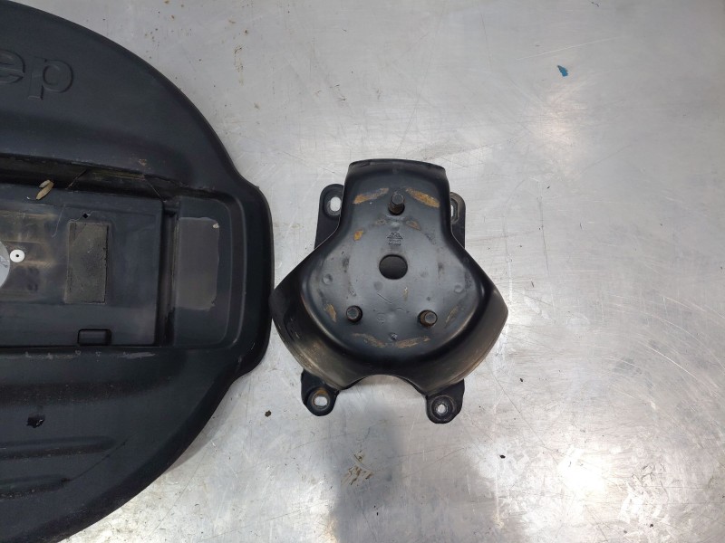 Recambio de soporte rueda repuesto para jeep cherokee (kj) sport referencia OEM IAM   