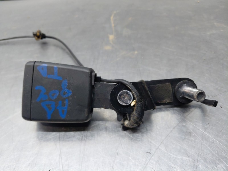 Recambio de enganche del cinturon trasero der para ford kuga ecoblue referencia OEM IAM   