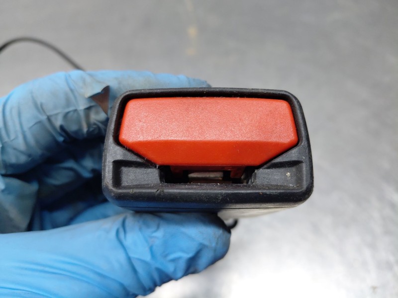Recambio de enganche del cinturon trasero der para ford kuga ecoblue referencia OEM IAM   