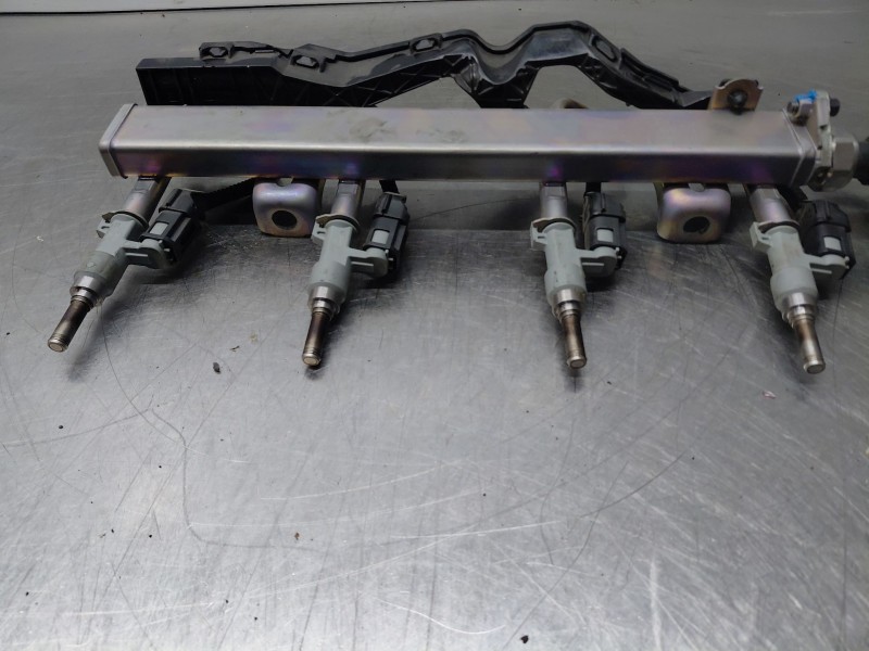 Recambio de rampa inyectora para toyota rav 4 plug-in hybrid advance referencia OEM IAM 2381425010  