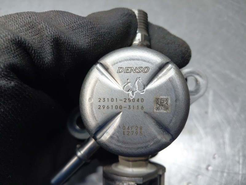 Recambio de bomba combustible para toyota rav 4 plug-in hybrid advance referencia OEM IAM 2310125040 2961003116 