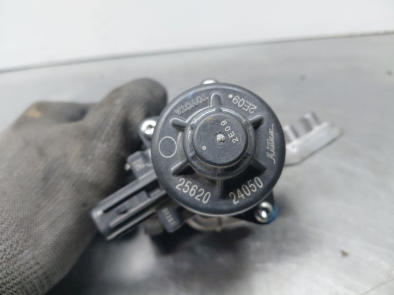 Recambio de valvula egr para toyota rav 4 plug-in hybrid advance referencia OEM IAM 2562024050  