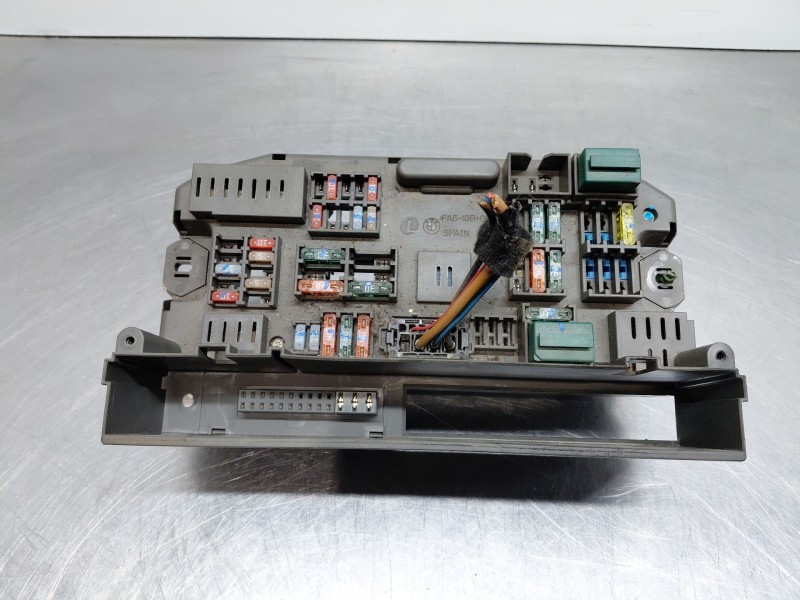 Recambio de caja reles / fusibles para bmw x5 (e70) xdrive 30 d referencia OEM IAM 518966010B  