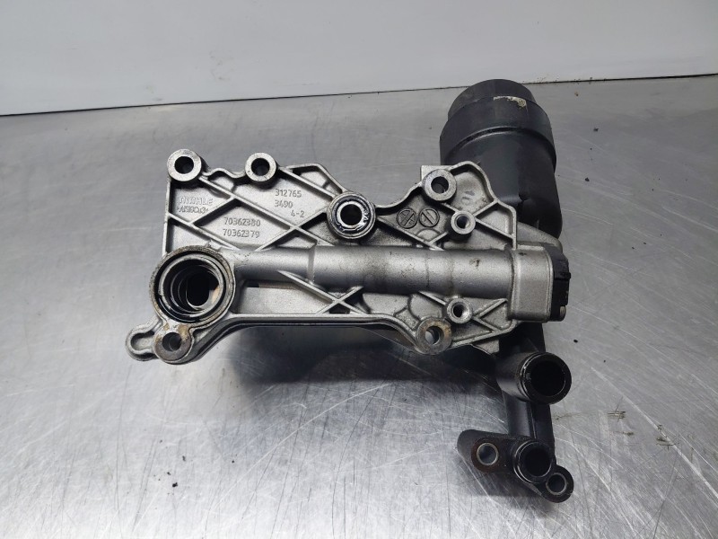 Recambio de soporte filtro aceite para mercedes-benz clase gla (w156) 200 d referencia OEM IAM A6511801210 A6511800565 