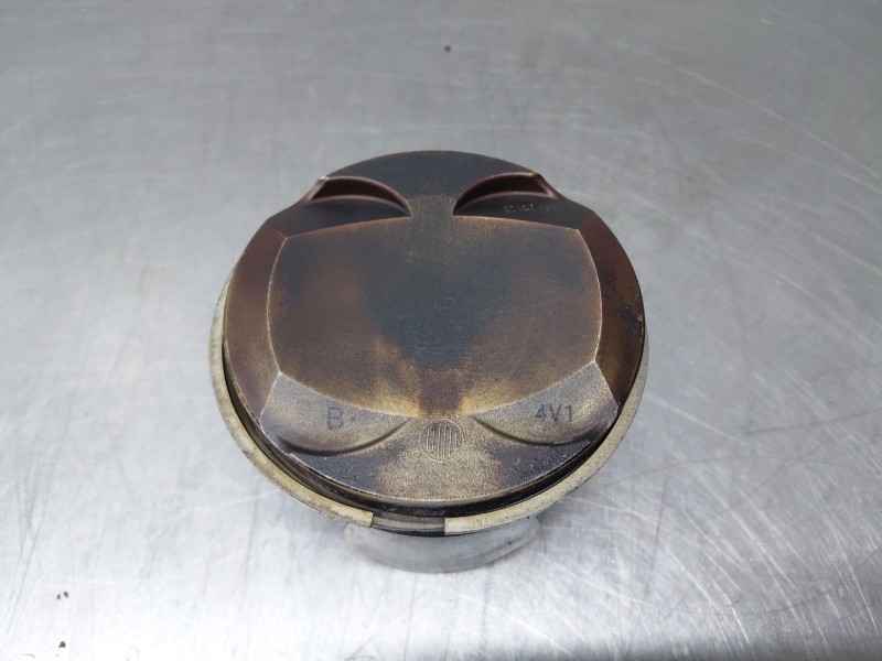 Recambio de piston para toyota rav 4 plug-in hybrid advance referencia OEM IAM 1310125040  