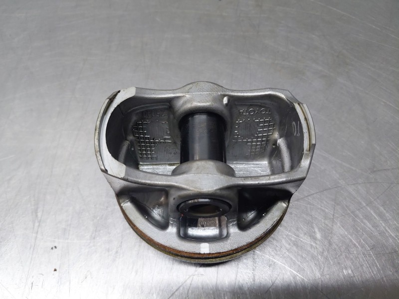 Recambio de piston para toyota rav 4 plug-in hybrid advance referencia OEM IAM 1310125040  