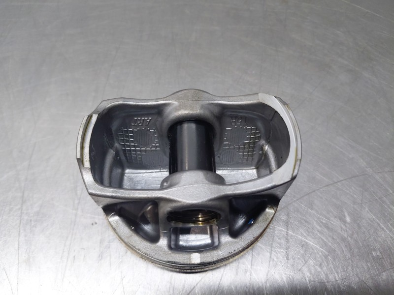 Recambio de piston para toyota rav 4 plug-in hybrid advance referencia OEM IAM 1310125040  