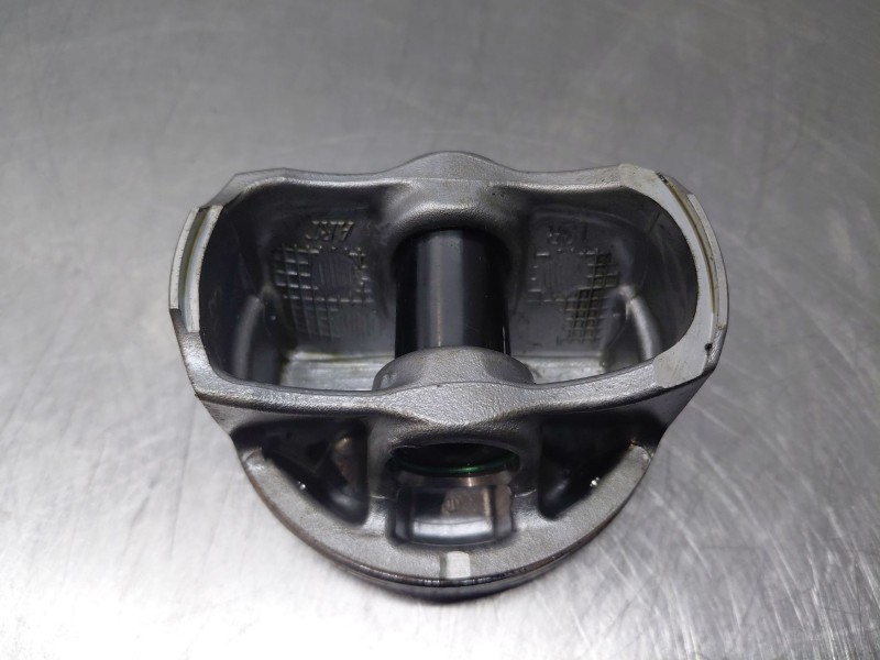 Recambio de piston para toyota rav 4 plug-in hybrid advance referencia OEM IAM 1310125040  