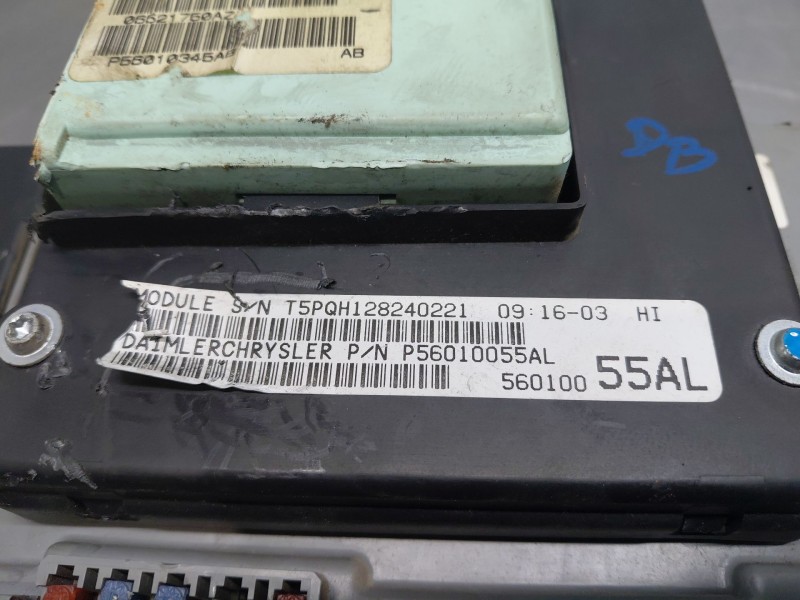 Recambio de caja reles / fusibles para jeep cherokee (kj) sport referencia OEM IAM 56010295AF 56010055AL 