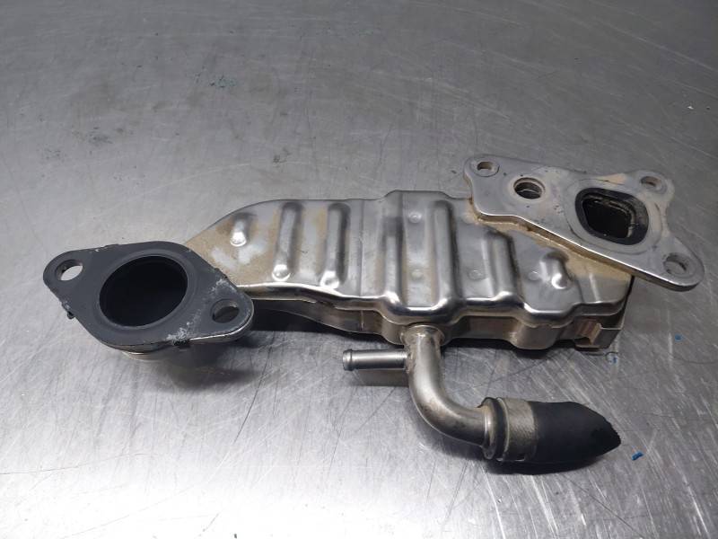 Recambio de enfriador egr para toyota rav4 hybrid 4x2 advance referencia OEM IAM 2568025060  