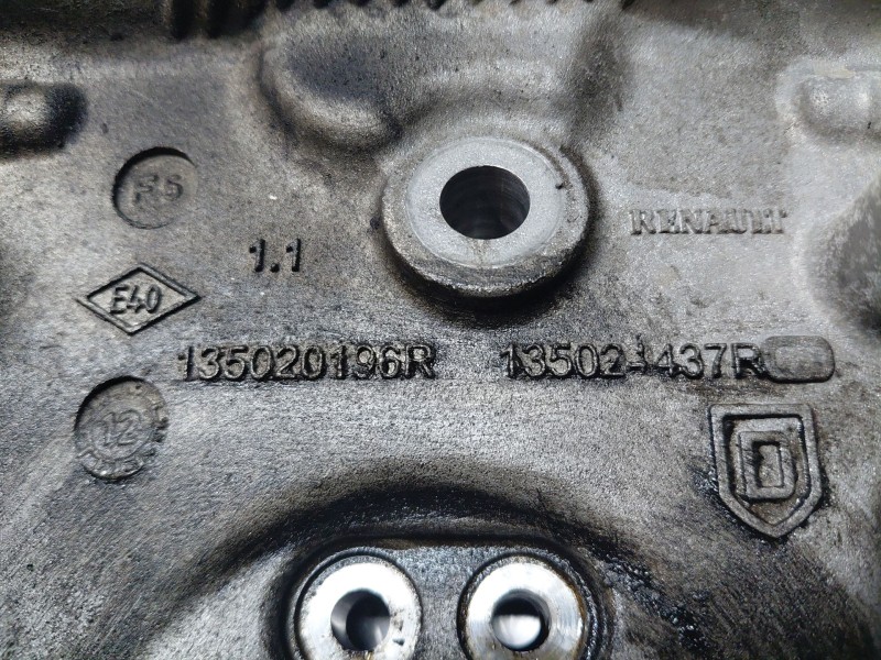 Recambio de tapa distribucion para renault megane iii berlina 5 p gt line referencia OEM IAM 135022839R  