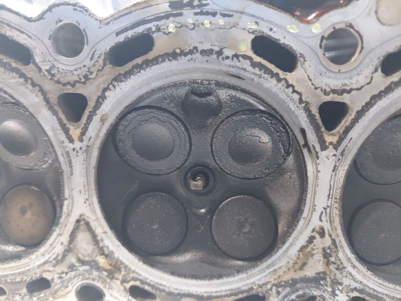 Recambio de culata para renault megane iii berlina 5 p gt line referencia OEM IAM 110410224R  