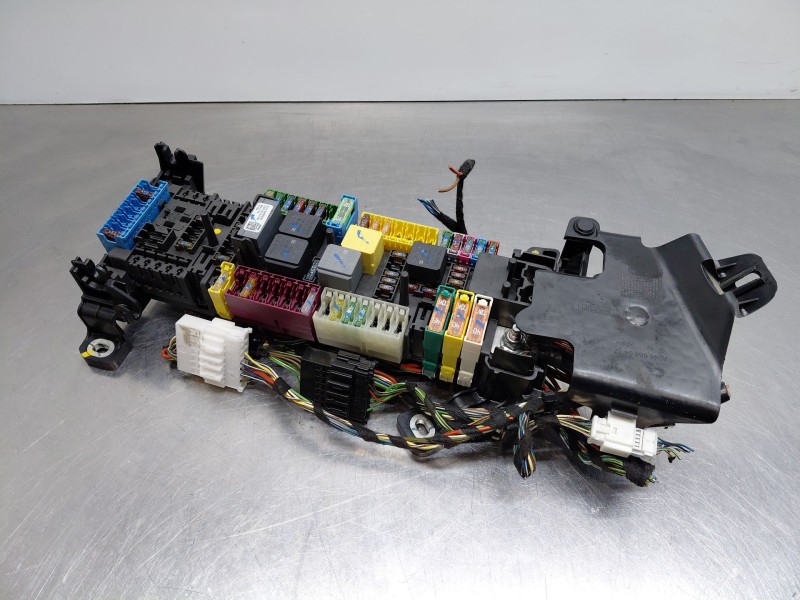 Recambio de caja reles / fusibles para mercedes-benz clase a (w176) design referencia OEM IAM A2465400040  