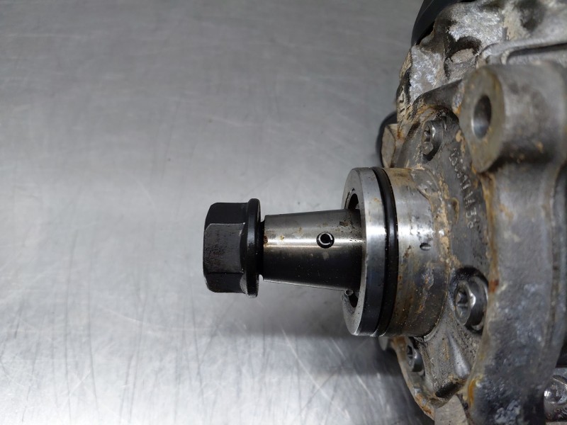 Recambio de bomba inyeccion para hyundai tucson klass referencia OEM IAM 331002F600 0445010598 