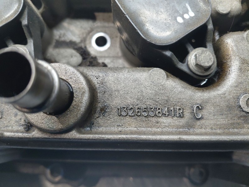 Recambio de tapa balancines para renault megane iii berlina 5 p gt line referencia OEM IAM 132648303R 132653841R 