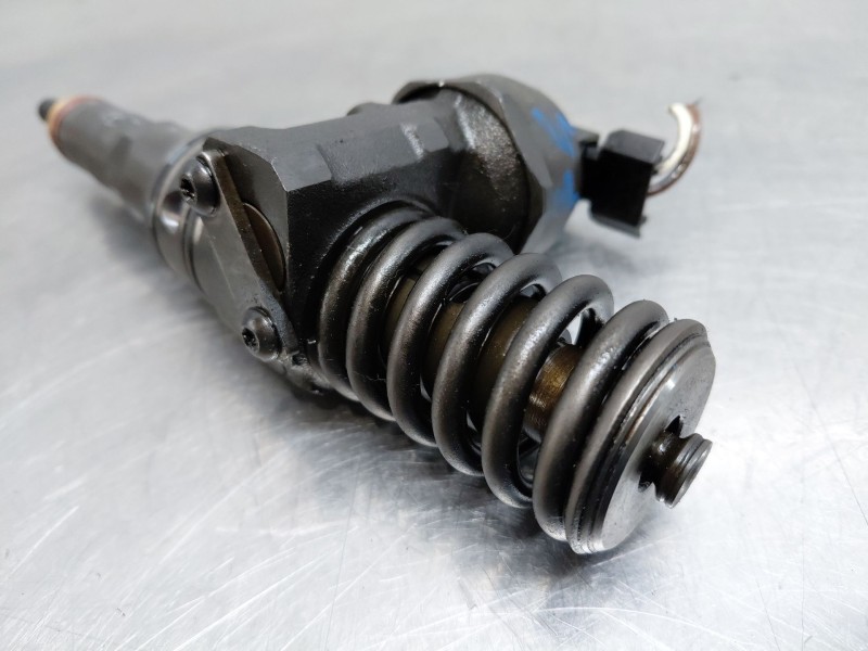 Recambio de inyector para seat ibiza iii (6l1) 1.4 tdi referencia OEM IAM 38130073BN 038130073BN 