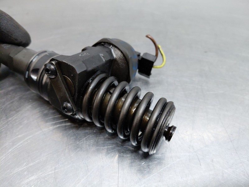 Recambio de inyector para seat ibiza iii (6l1) 1.4 tdi referencia OEM IAM 38130073BN 038130073BN 