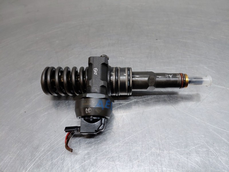 Recambio de inyector para seat ibiza iii (6l1) 1.4 tdi referencia OEM IAM 38130073BN 038130073BN 