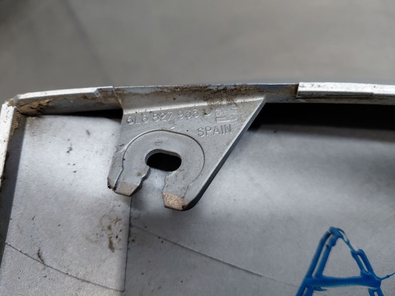 Recambio de aleron trasero para seat ibiza iii (6l1) 1.4 tdi referencia OEM IAM 6L6827939D  