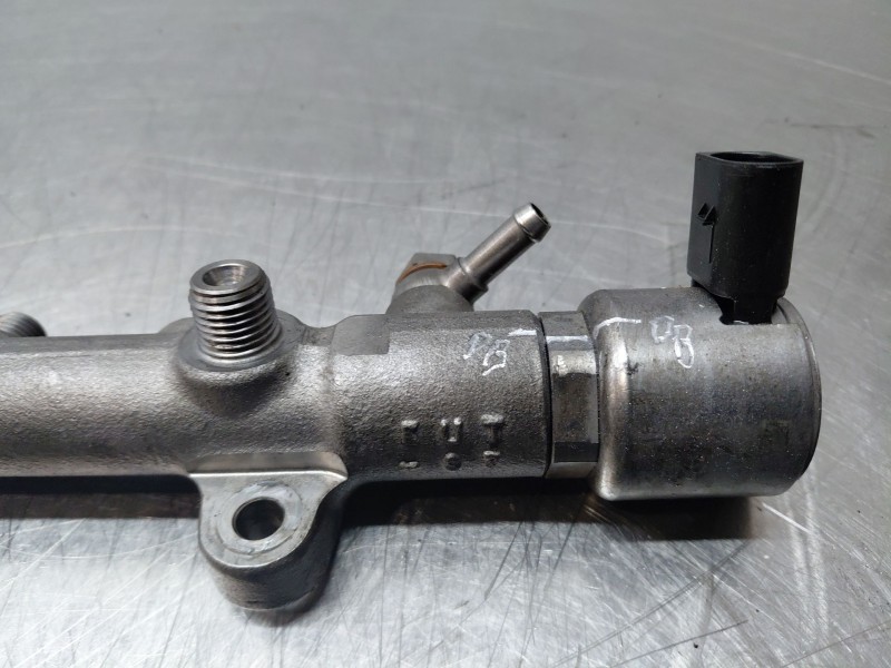 Recambio de rampa inyectora para mercedes-benz clase a (w176) design referencia OEM IAM A6510700700  