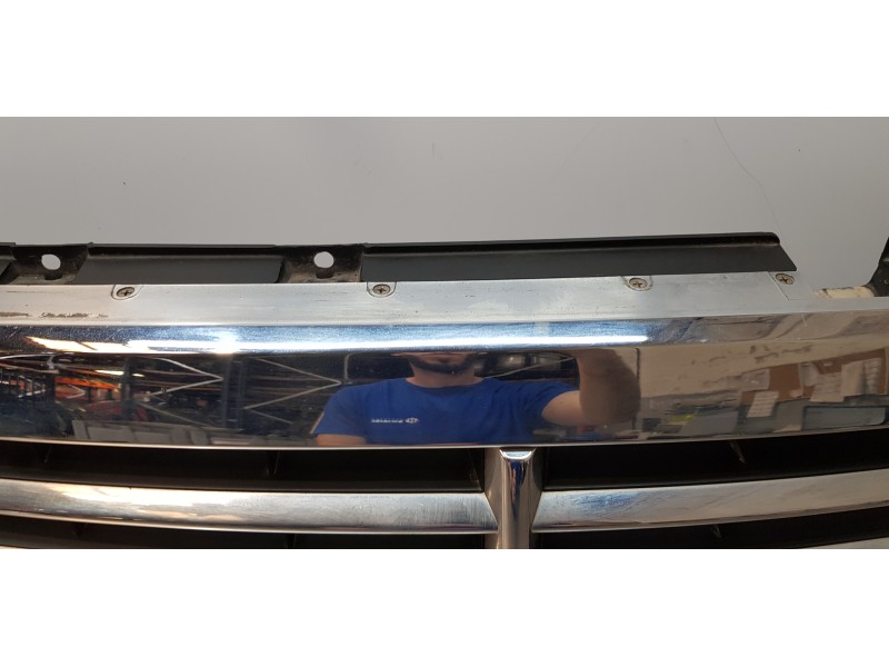 Recambio de rejilla delantera para ssangyong rexton rx 270 plus / 270 xdi plus referencia OEM IAM 7946308000  