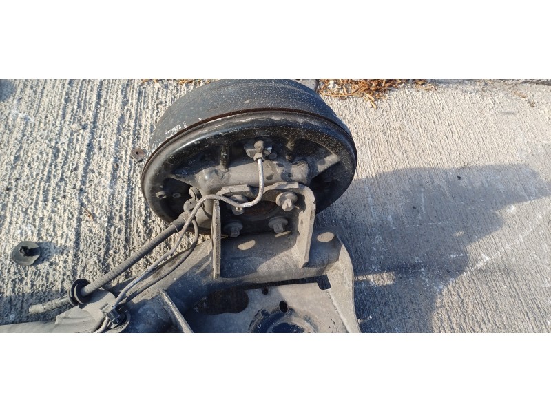 Recambio de puente trasero para dacia lodgy comfort referencia OEM IAM 555117070R  