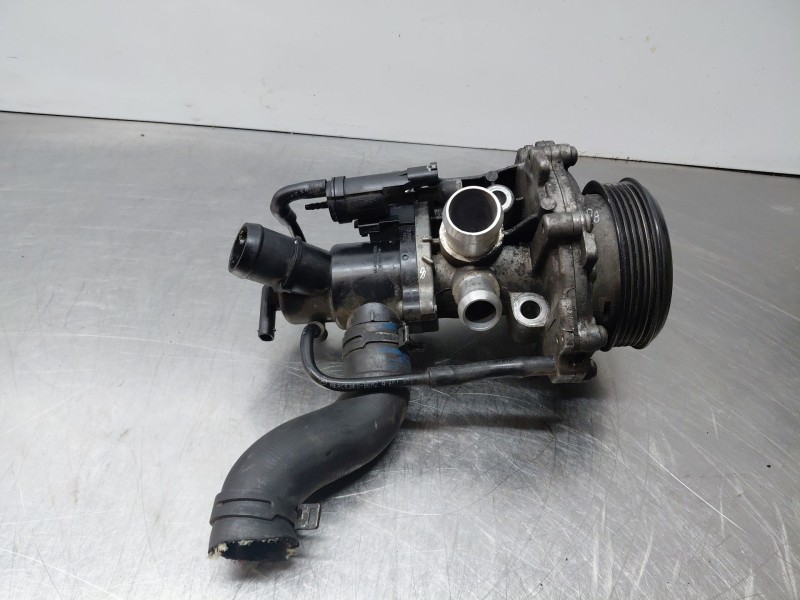 Recambio de bomba agua para mercedes-benz clase a (w176) design referencia OEM IAM A6512004300 A6512000715 