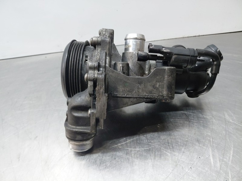 Recambio de bomba agua para mercedes-benz clase a (w176) design referencia OEM IAM A6512004300 A6512000715 