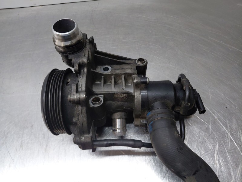 Recambio de bomba agua para mercedes-benz clase a (w176) design referencia OEM IAM A6512004300 A6512000715 