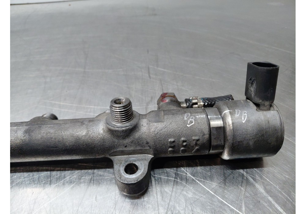 Recambio de rampa inyectora para mercedes-benz clase c (w205) lim. bluetec referencia OEM IAM   