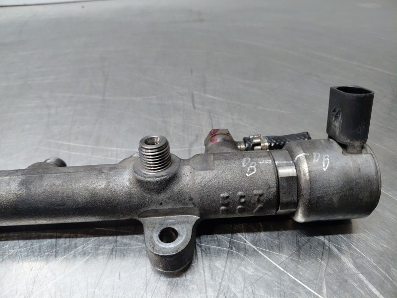 Recambio de rampa inyectora para mercedes-benz clase c (w205) lim. bluetec referencia OEM IAM   