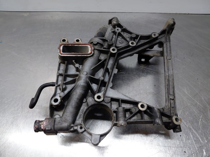 Recambio de tapa distribucion para mercedes-benz clase c (w205) lim. bluetec referencia OEM IAM   