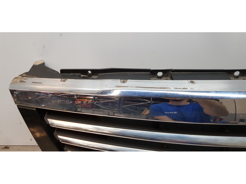 Recambio de rejilla delantera para ssangyong rexton rx 270 plus / 270 xdi plus referencia OEM IAM 7946308000  