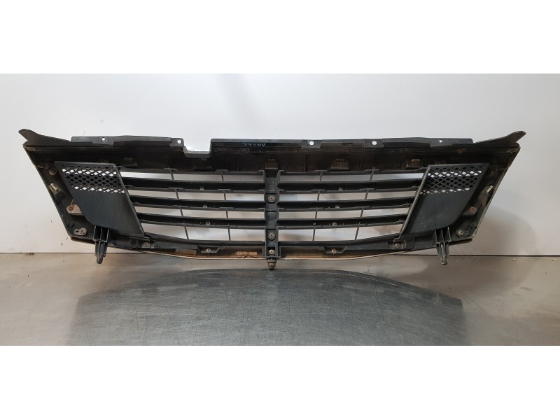 Recambio de rejilla delantera para ssangyong rexton rx 270 plus / 270 xdi plus referencia OEM IAM 7946308000  