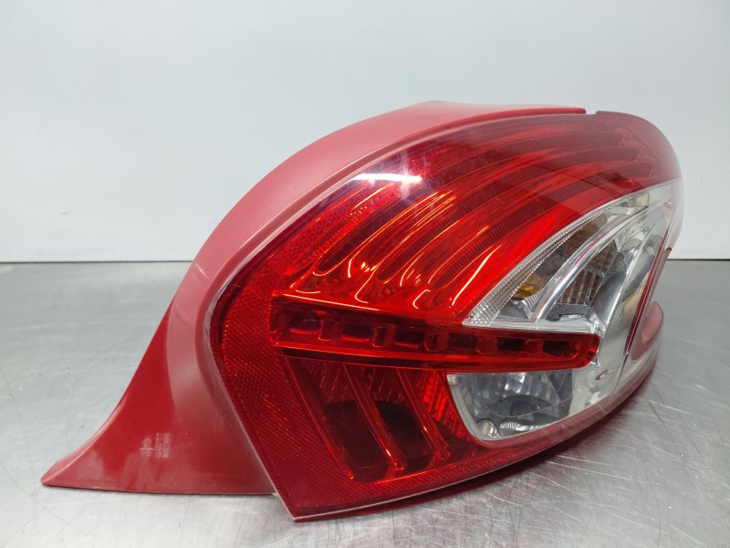 Recambio de piloto trasero derecho para peugeot 208 acces referencia OEM IAM   