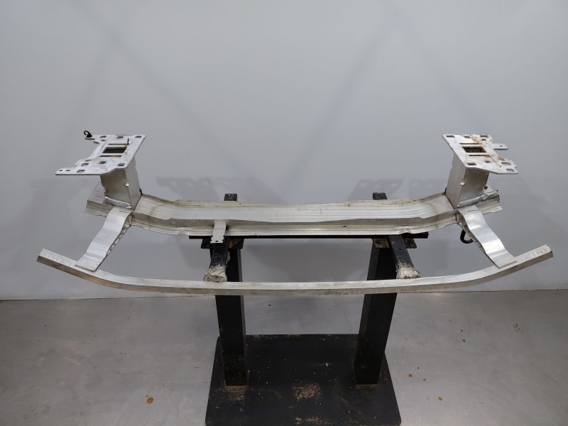 Recambio de refuerzo paragolpes delantero para audi q3 (f3b) 35 tdi referencia OEM IAM   