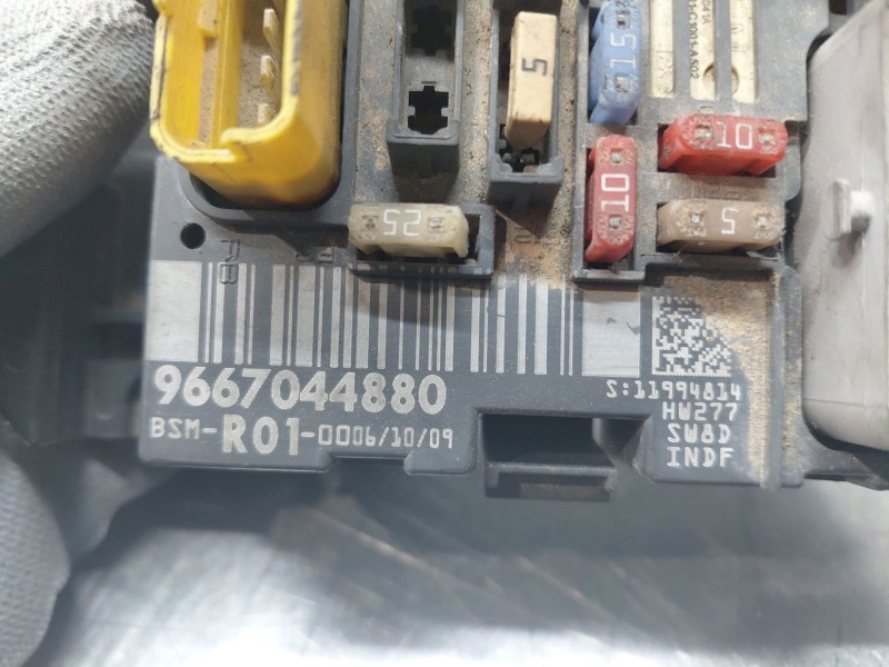 Recambio de caja reles / fusibles para citroën c4 picasso sx referencia OEM IAM   