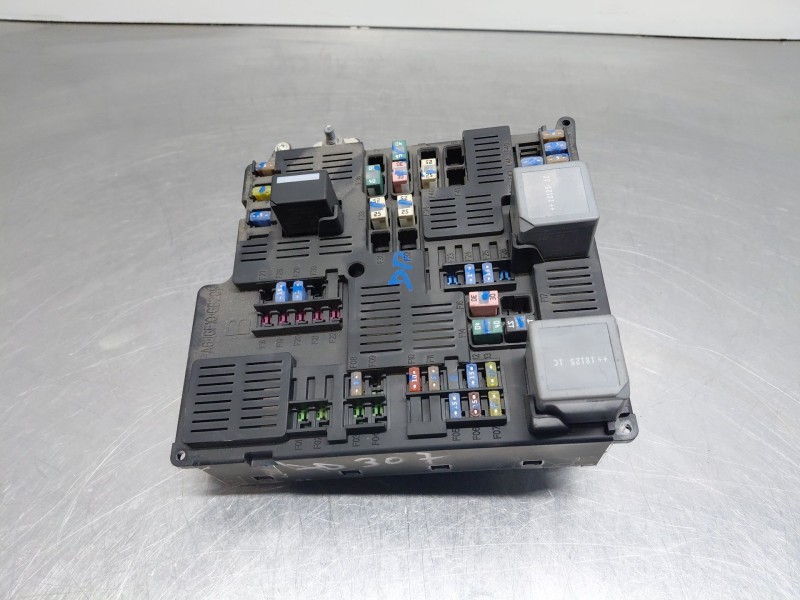 Recambio de caja reles / fusibles para volvo v90 kombi momentum referencia OEM IAM 31473770  